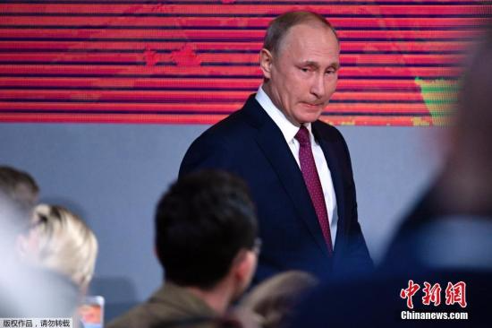 普京围绕俄罗斯内政外交政策、2018年总统选举、经济、养老金以及地区问题与记者进行坦诚交流。