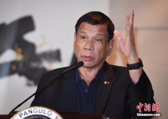10月19日，正在对中国进行国事访问的菲律宾总统杜特尔特在北京举行记者会，会见中外记者并回答提问。<a target='_blank' href='http://www.chinanews.com/'></table>中新社</a>记者 侯宇 摄