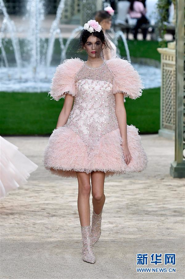 （国际）（4）巴黎时装周：香奈儿发布春夏高级定制新品
