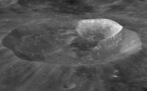 NASA公布的月球陨石坑照片。图片来源：NASA
