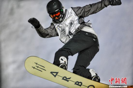 资料图片：滑雪。<a target='_blank' href='http://www.chinanews.com/' >中新网</a>记者 李霈韵 摄