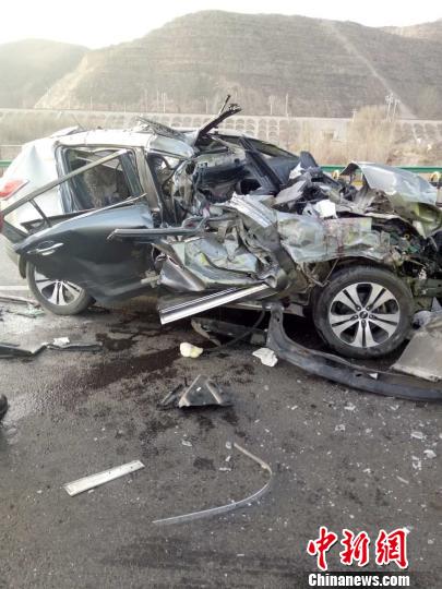 京藏高速乐都境内发生追尾事故 3人遇难1人受伤