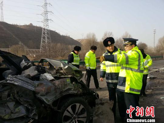 京藏高速乐都境内发生追尾事故 3人遇难1人受伤