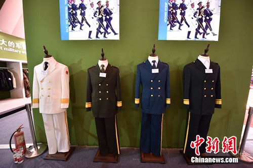 海军、陆军、空军、火箭军礼服。摄影记者：金硕