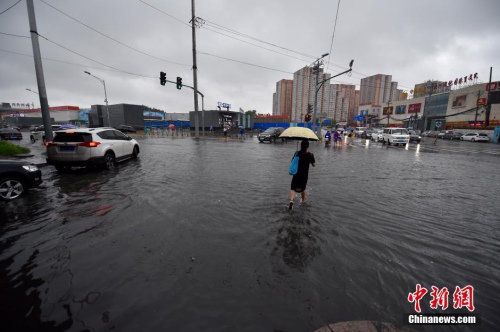 7月20日，北京遭遇特大暴雨袭击，全市平均降雨量已超过“7、21”，迅速成为焦点事件。<span target='_blank' href='http://www.chinanews.com/' ></div>中新网</span>记者 金硕 摄