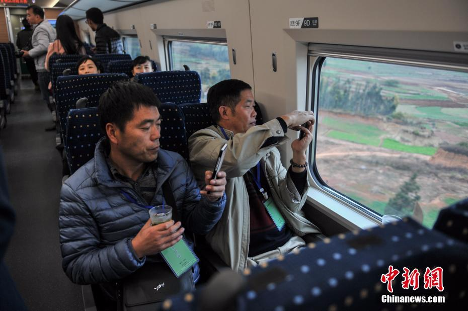 沪昆高铁即将运营 云南民众体验“高铁速度”