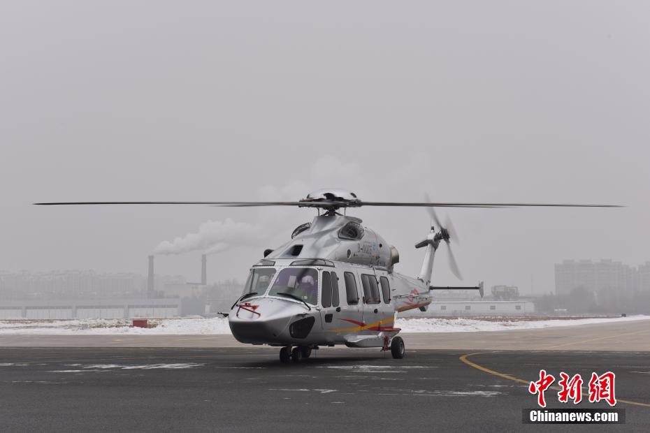 AC352直升机首飞成功 填补中国民用直升机空白