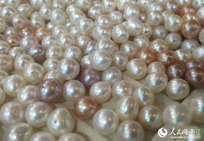 本地出产的淡水珍珠。