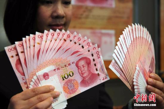 2016年，中国已安排财政赤字2.18万亿元。 资料图：人民币 。 <a target='_blank' href='http://www.chinanews.com/'></table>中新社</a>记者 洪少葵 摄。