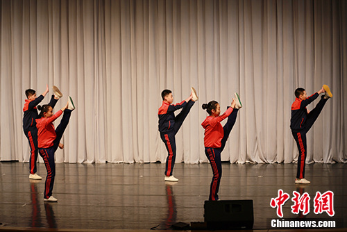 “戏曲韵律操”少儿版现场展示图片。上海戏剧学院附属戏曲学校供图