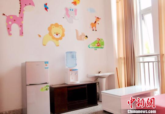 重庆一学校建“母婴室”为哺乳女教师提供私密空间