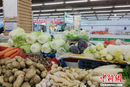 超市里的蔬菜。<a target='_blank' href='http://www.chinanews.com/' ></table>中新网</a>记者 李金磊 摄
