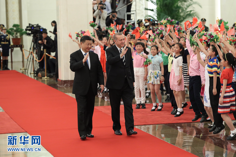 5月13日，国家主席习近平在北京人民大会堂同来华出席“一带一路”国际合作高峰论坛的土耳其总统埃尔多安举行会谈。会谈前，习近平在人民大会堂北大厅为埃尔多安举行欢迎仪式。新华社记者 马占成 摄