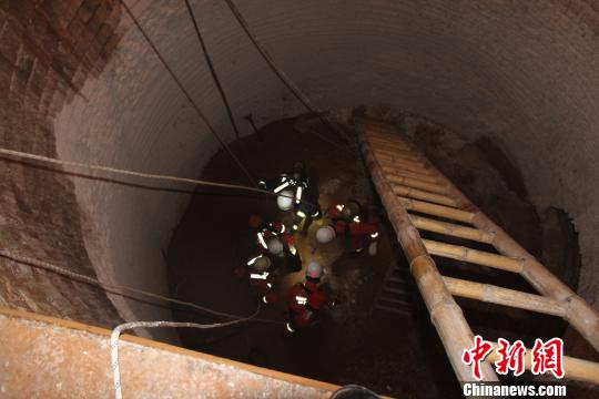 广西工人石灰窑作业缺氧昏迷三人被救一人死亡