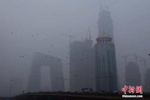 资料图：遭遇雾霾袭击的北京。<a target='_blank' href='http://www.chinanews.com/'></table>中新社</a>记者 李慧思 摄