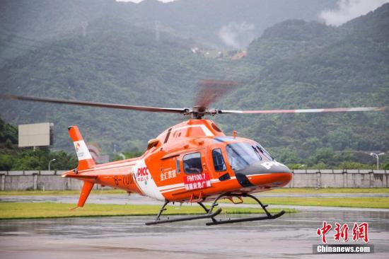 资料图：直升机参与救援行动。 李南轩 摄