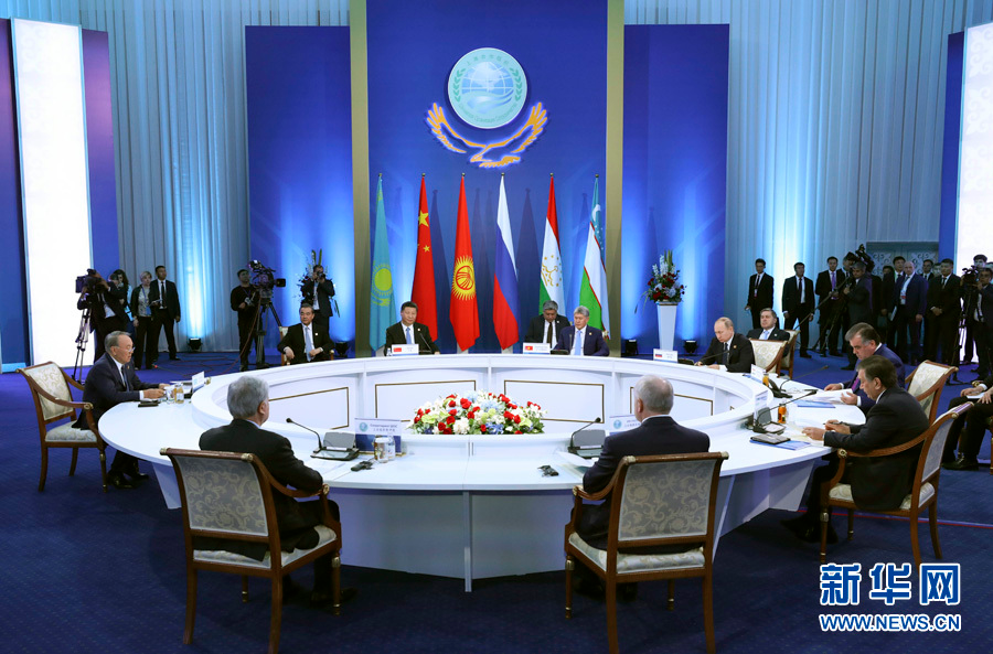 6月9日，国家主席习近平在哈萨克斯坦首都阿斯塔纳出席上海合作组织成员国元首理事会第十七次会议并发表重要讲话。这是习近平出席小范围会议。新华社记者 庞兴雷 摄
