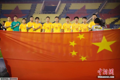 目前，中国队与第三乌兹别克斯坦队的积分差距为6分。在12强赛还剩2轮的前提下，国足依旧保留着进军世界杯的理论可能，奇迹理论上仍有发生的可能性。