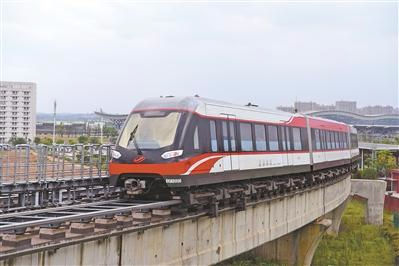 5月8日，国产磁浮列车运行在长沙磁浮快线上。截至目前，已有260万人次乘坐了这一新型绿色交通工具。张酉龙摄