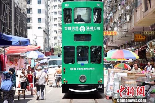 资料图：香港回归20年来，不少近百年历史的街道不但风采依然，而且容光焕发。