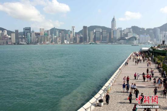 资料图：香港尖沙咀海滨公园是香港十大风景区之一。20年来，香港成功实践“一国两制”，向全世界展示璀璨的东方明珠魅力。 <span target='_blank' href='http://www.chinanews.com/'></div>中新社</span>记者 洪少葵 摄