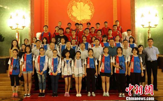 中国公安部英烈子女代表团到访中国驻俄使馆