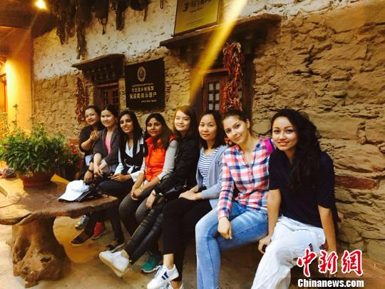 十国海外留学生深入感受四川藏区风俗民情