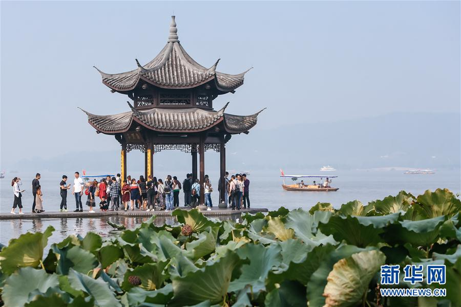 （社会）（2）杭州西湖“十一”黄金周接待游客超过450万人次
