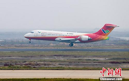 中国完全自主设计并制造的支线客机ARJ21—700飞机。 <a target='_blank' href='http://www.chinanews.com/'></table>中新社</a>发 商飞 摄