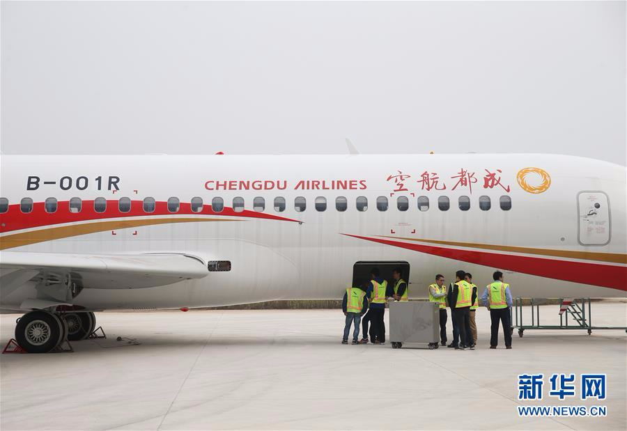 （图文互动）（2）中国商飞总装中心批产后交付首架ARJ21飞机