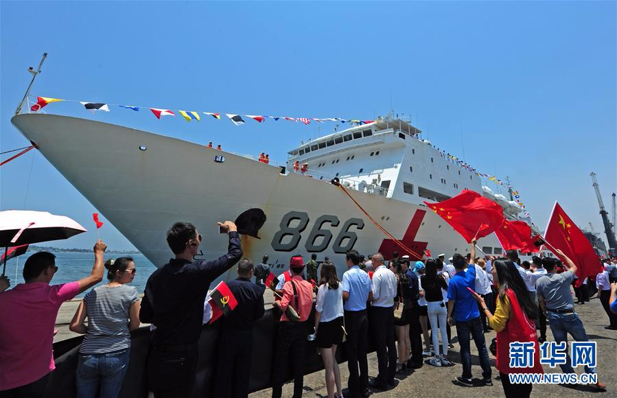 （国际）（1）中国海军和平方舟医院船首访安哥拉