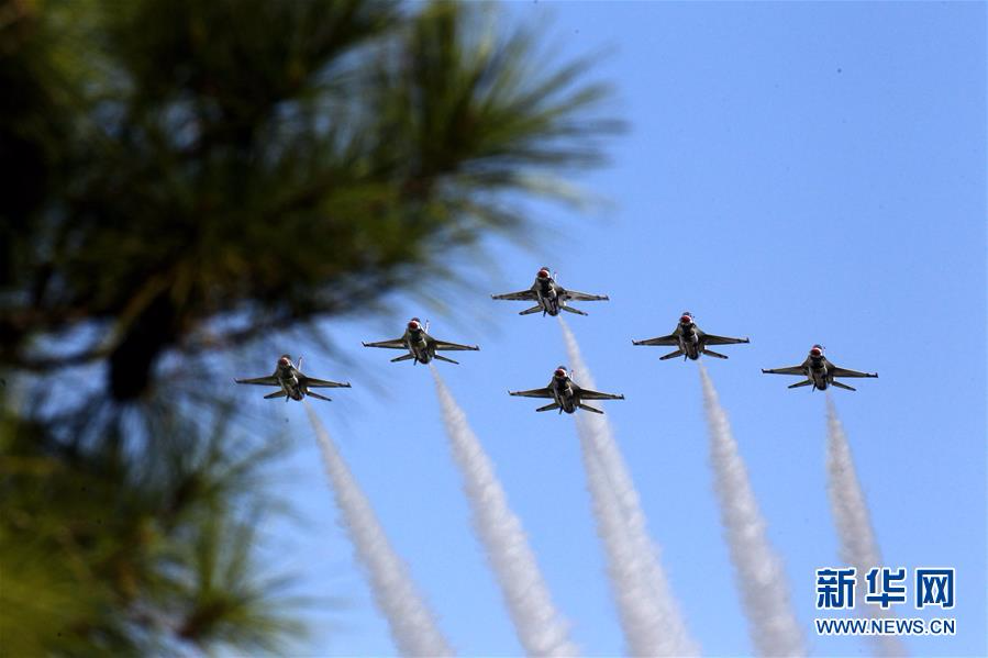 （国际）（2）美国空军“雷鸟”飞行表演队亮相休斯敦航展