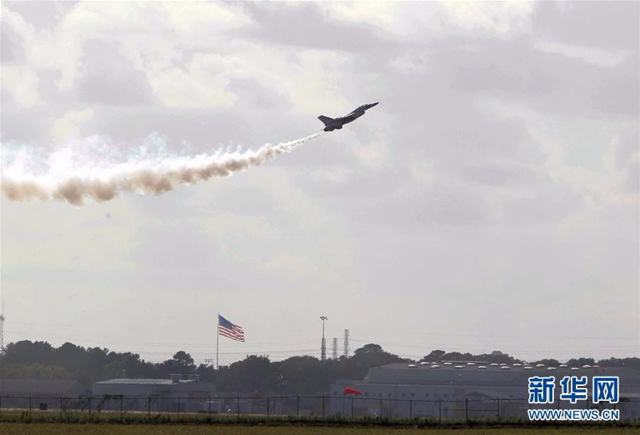 （国际）（3）美国空军“雷鸟”飞行表演队亮相休斯敦航展