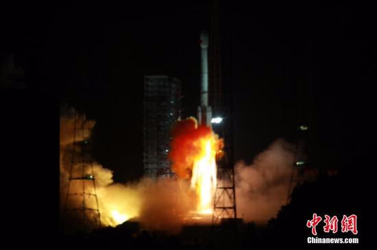 11月5日，中国在西昌卫星发射中心用长征三号乙运载火箭，以“一箭双星”方式成功发射第24颗、第25颗北斗导航卫星。这是中国长征系列火箭的第253次发射，长征三号甲系列火箭的第81次发射，远征一号上面级的第四次发射。<a target='_blank' href='http://www.chinanews.com/'></table>中新社</a>发 谢奇勇 摄