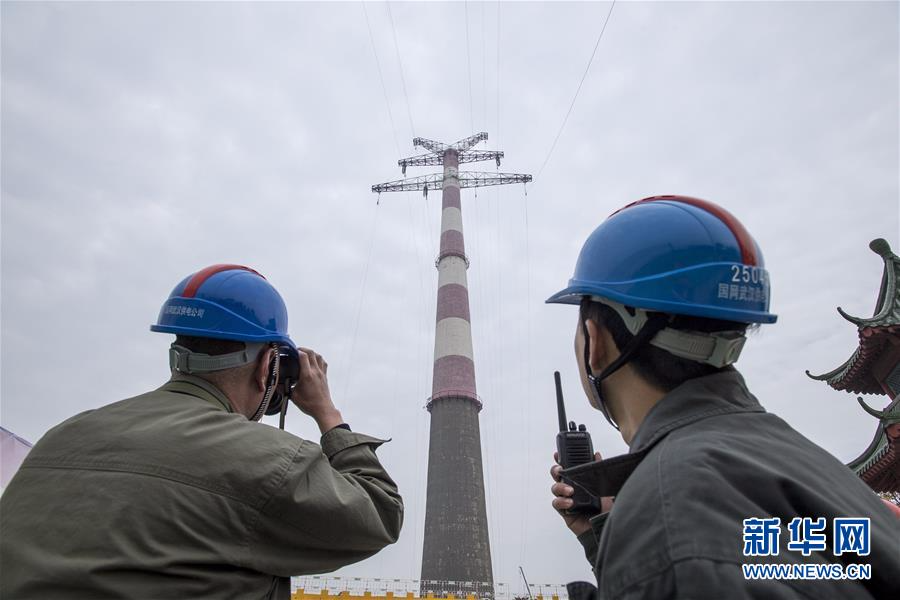 （图文互动）（2）新中国首个跨长江输电工程开始拆除 已超设计寿命