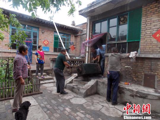 南下温村“煤改气”工程中拆除小锅炉。　受访者供图 摄