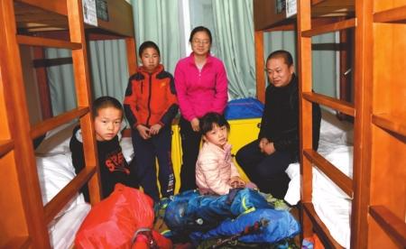 　12月7日，雯雯一行5人在成都小天竺街一旅舍。刘陈平摄