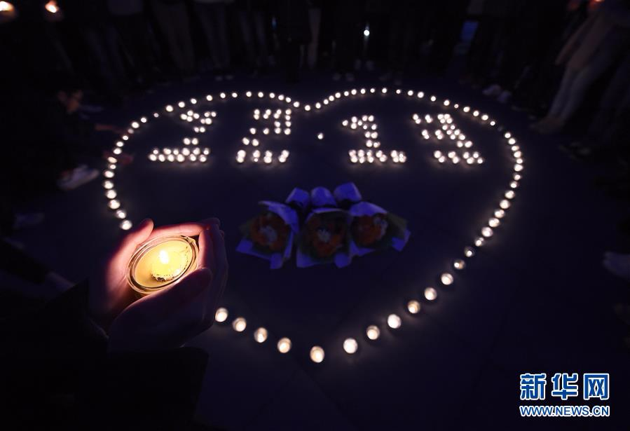 （社会）（2）南京：大学生开展“烛光祭”等活动 悼念南京大屠杀遇难同胞