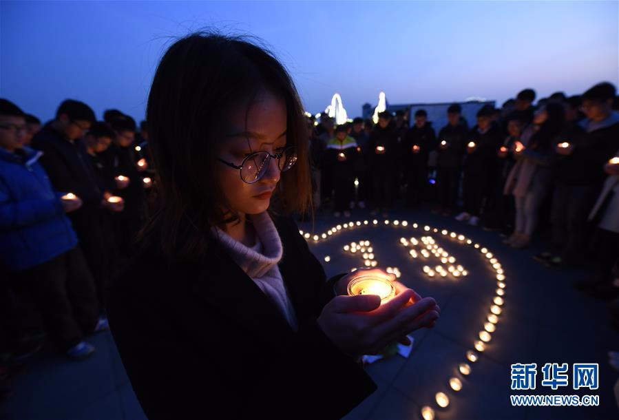 （社会）（3）南京：大学生开展“烛光祭”等活动 悼念南京大屠杀遇难同胞