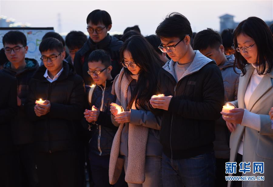 （社会）（6）南京：大学生开展“烛光祭”等活动 悼念南京大屠杀遇难同胞
