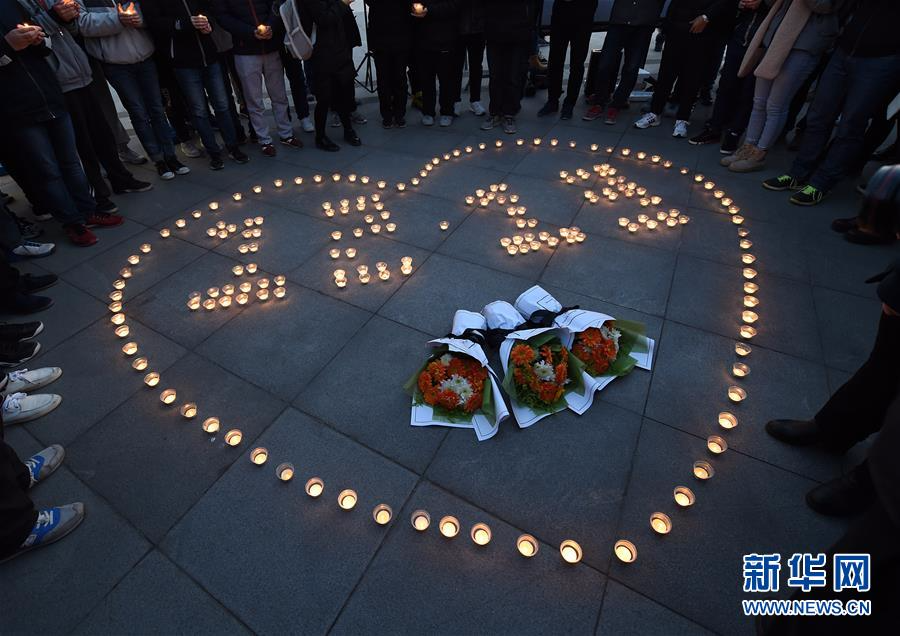 （社会）（7）南京：大学生开展“烛光祭”等活动 悼念南京大屠杀遇难同胞