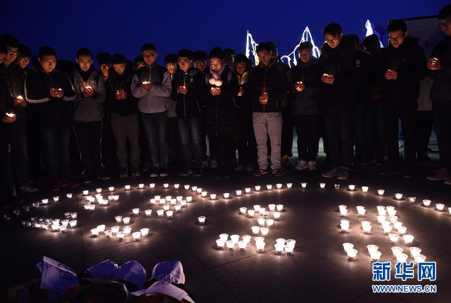 （社会）（8）南京：大学生开展“烛光祭”等活动 悼念南京大屠杀遇难同胞