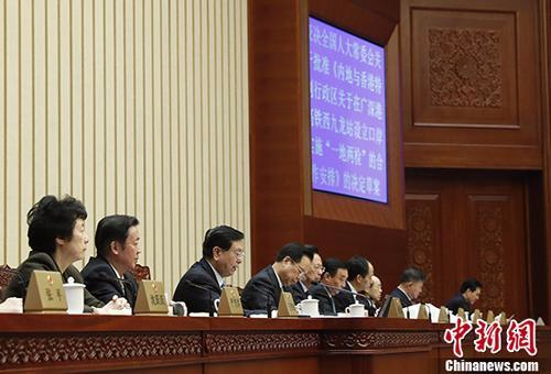 12月27日，十二届全国人大常委会第三十一次会议举行闭幕会，会议表决通过了烟叶税法。 <span target='_blank' href='http://www.chinanews.com/'></div>中新社</span>记者 杜洋 摄