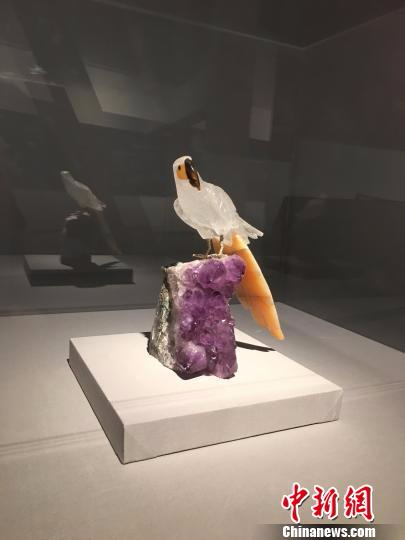 图为“水晶鹦鹉”，2016年巴西中国浙江总商会赠。　杨珺 摄