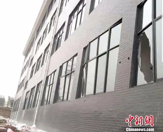河南汝州一工厂发生爆燃事故致多人伤亡（图）