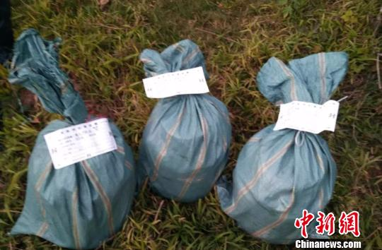 三男子丢弃毒品逃命云南警方编织袋内查获冰毒逾60公斤