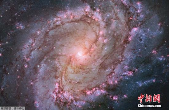 哈勃太空望远镜拍摄到的螺旋星系M83。