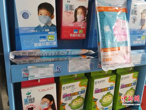 2018年1月2日，北京市西城区某药店销售的防雾霾口罩。<span target='_blank' href='http://www.chinanews.com/' ></div>中新网</span> 张尼 摄