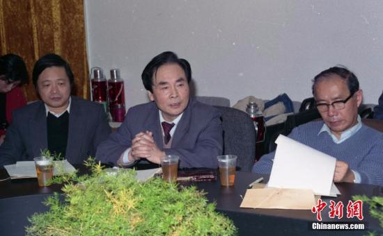 资料图为1993年，侯云德院士在中国预防医学科学院第三届第二次学术委员会会议上。