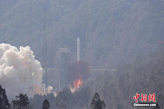 资料图：2月12日13时03分，中国在西昌卫星发射中心用长征三号乙/远征一号运载火箭，以“一箭双星”方式成功发射第二十八、二十九颗北斗导航卫星。西昌卫星发射中心自1984年至今，已组织实施112次航天发射任务。 <a target='_blank' href='http://www.chinanews.com/'>中新社</a>记者 梁珂岩 摄